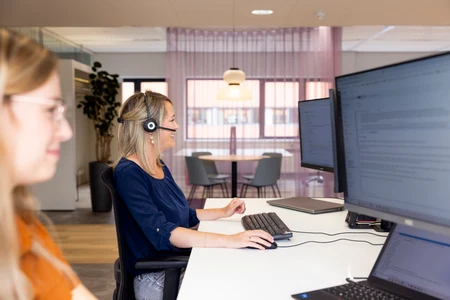 Vriendelijke Nederlandssprekende medewerkers