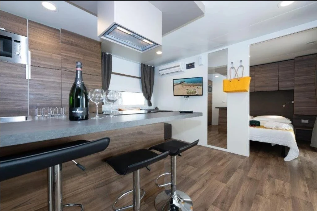 Mirror Suite 3